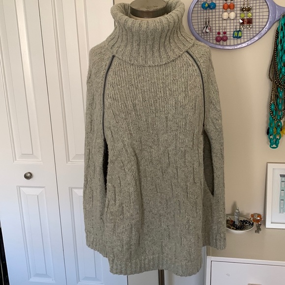 The Limited Sweaters - The Limited (Scandal Collection) gray poncho/cape. Size M/L.
